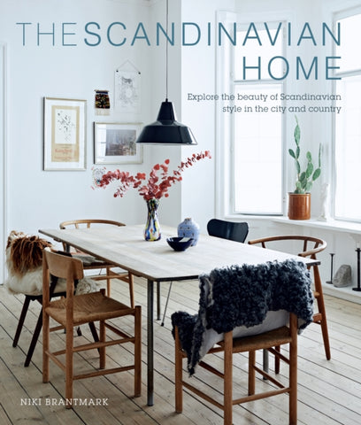 The Scandinavian Home : Interiors Inspired by Light-9781782494119